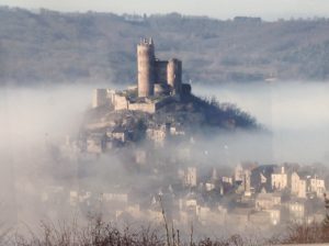 castle-najac-in-fog